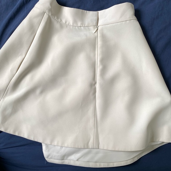 Asymmetrical White Formal Skirt - Picture 8 of 9